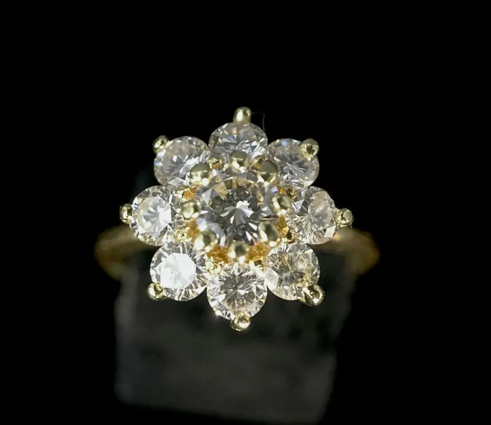 Bague marguerite en or jaune diamants