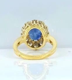 Bague marguerite en or jaune 18 carats, saphir 3,50 carats et diamants
