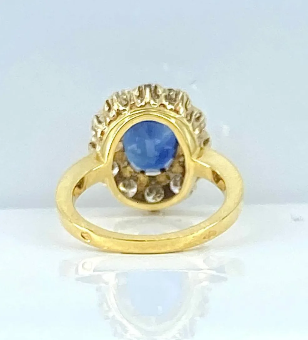 Bague marguerite en or jaune 18 carats, saphir 3,50 carats et diamants