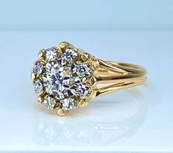 Bague marguerite en or jaune 18 carats et diamants, vers 1960