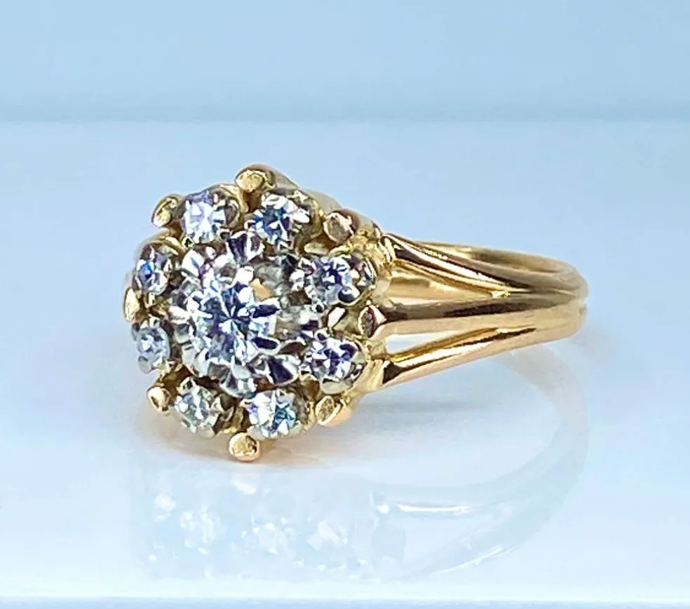 Bague marguerite en or jaune 18 carats et diamants, vers 1960