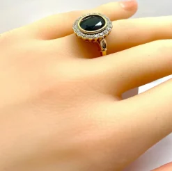 Bague marguerite en or jaune 18 carats, saphir et diamants