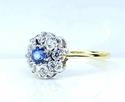 Bague marguerite en or, saphir et diamants