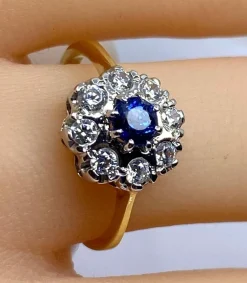 Bague marguerite en or, saphir et diamants