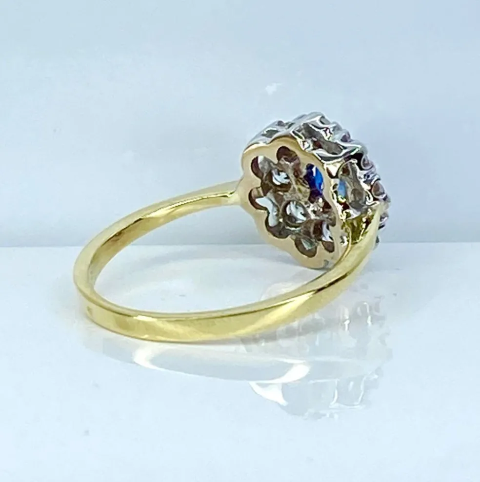 Bague marguerite en or, saphir et diamants