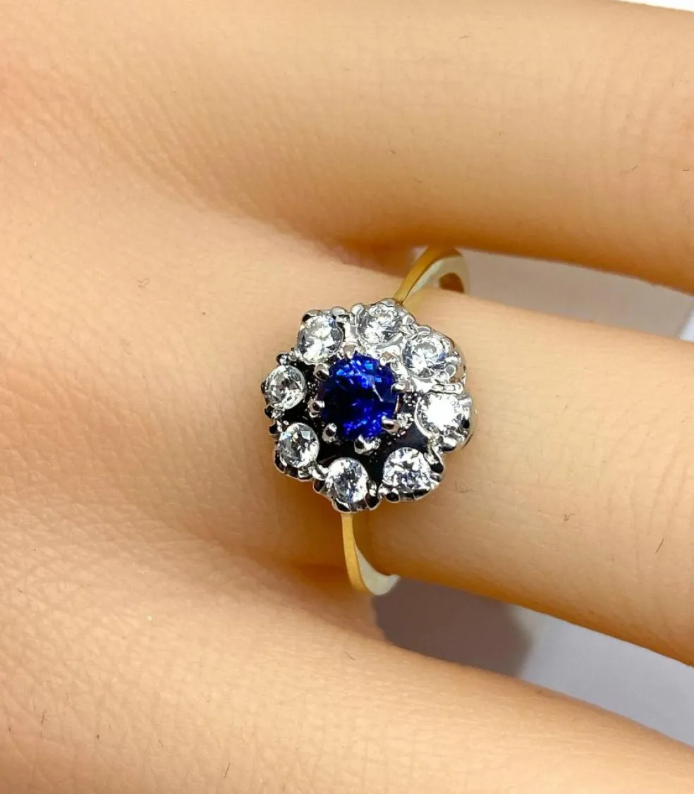 Bague marguerite en or, saphir et diamants