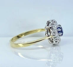 Bague marguerite en or, saphir et diamants
