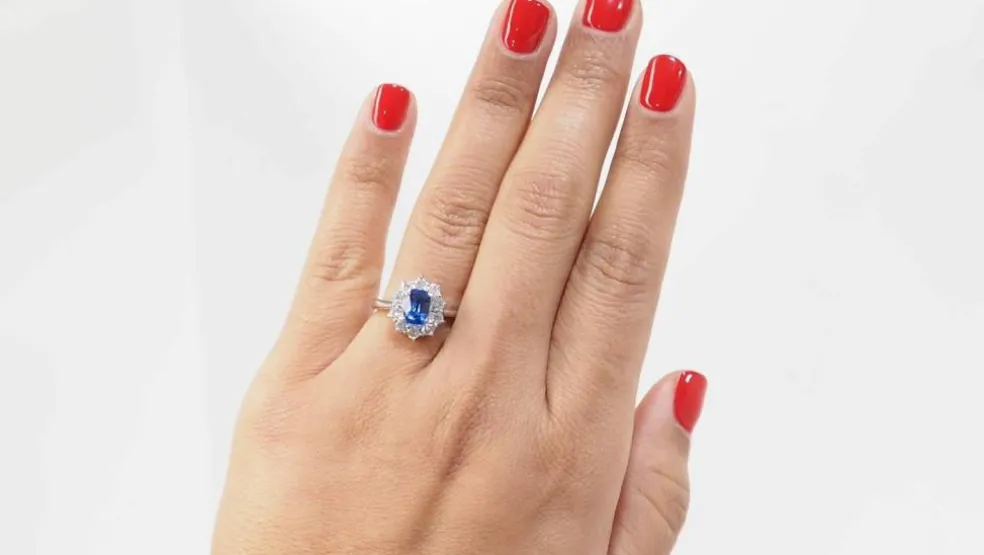 Bague marguerite en platine, tanzanite et diamants