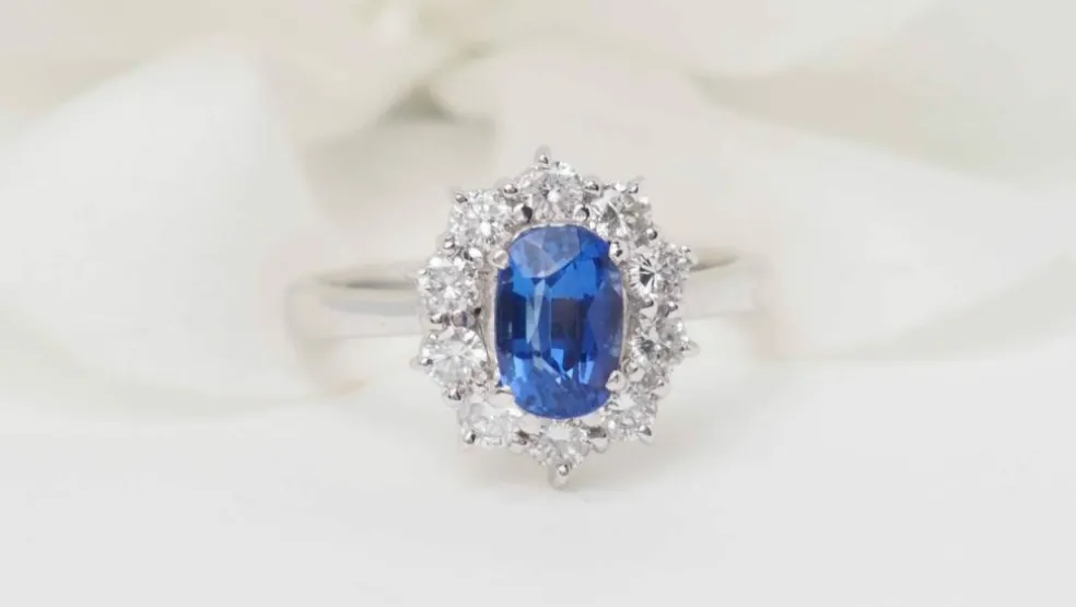 Bague marguerite en platine, tanzanite et diamants