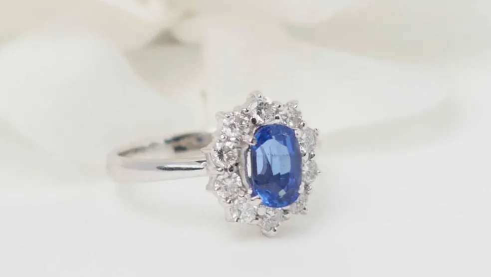 Bague marguerite en platine, tanzanite et diamants