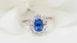 Bague marguerite en platine, tanzanite et diamants