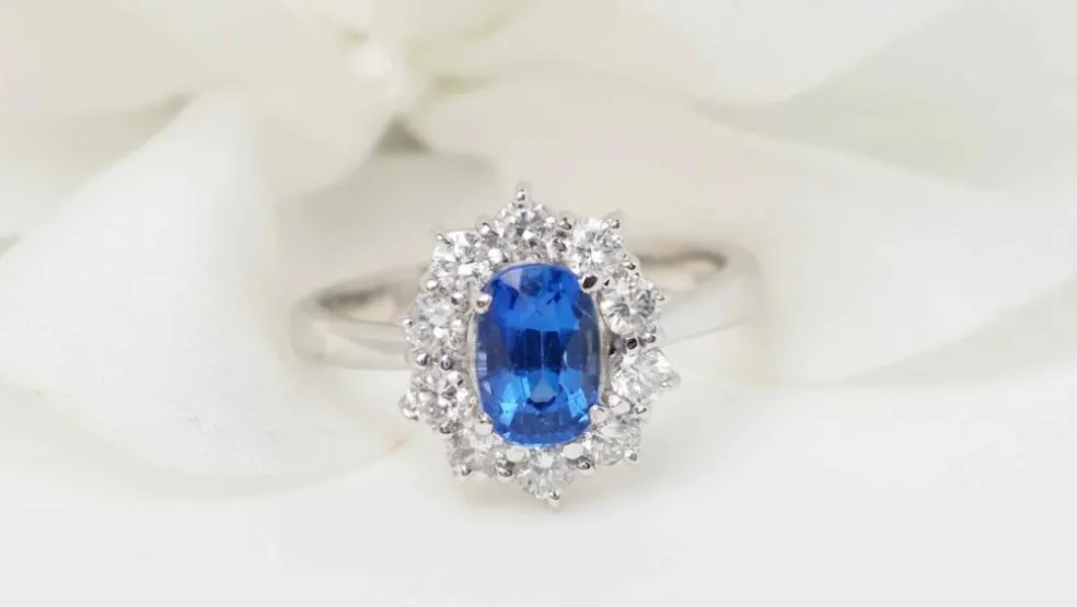 Bague marguerite en platine, tanzanite et diamants