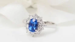 Bague marguerite en platine, tanzanite et diamants