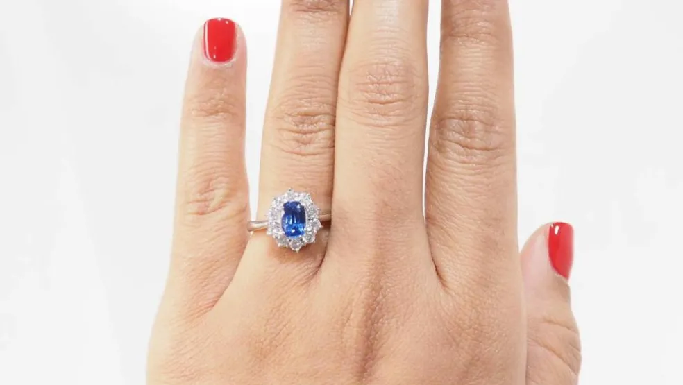 Bague marguerite en platine, tanzanite et diamants