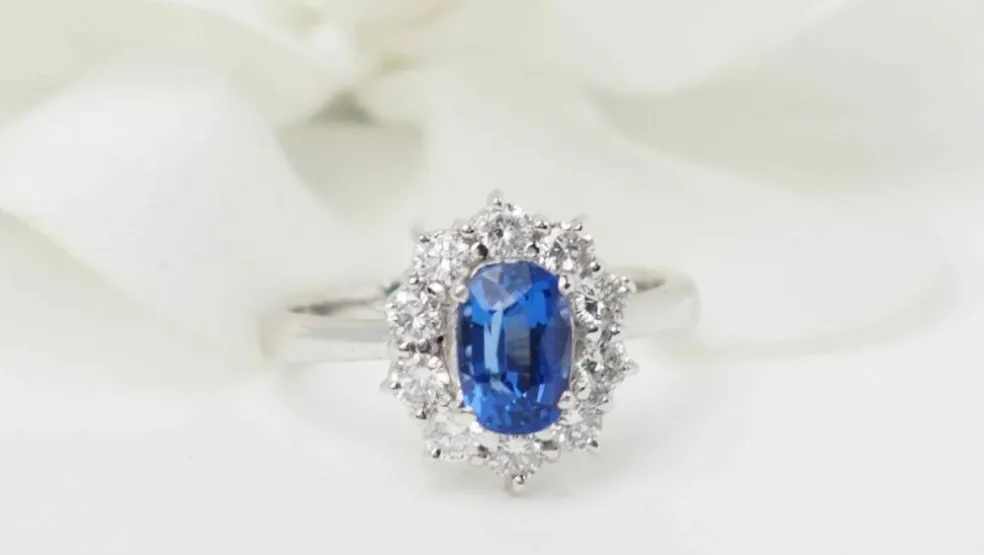 Bague marguerite en platine, tanzanite et diamants