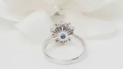Bague marguerite en platine, tanzanite et diamants