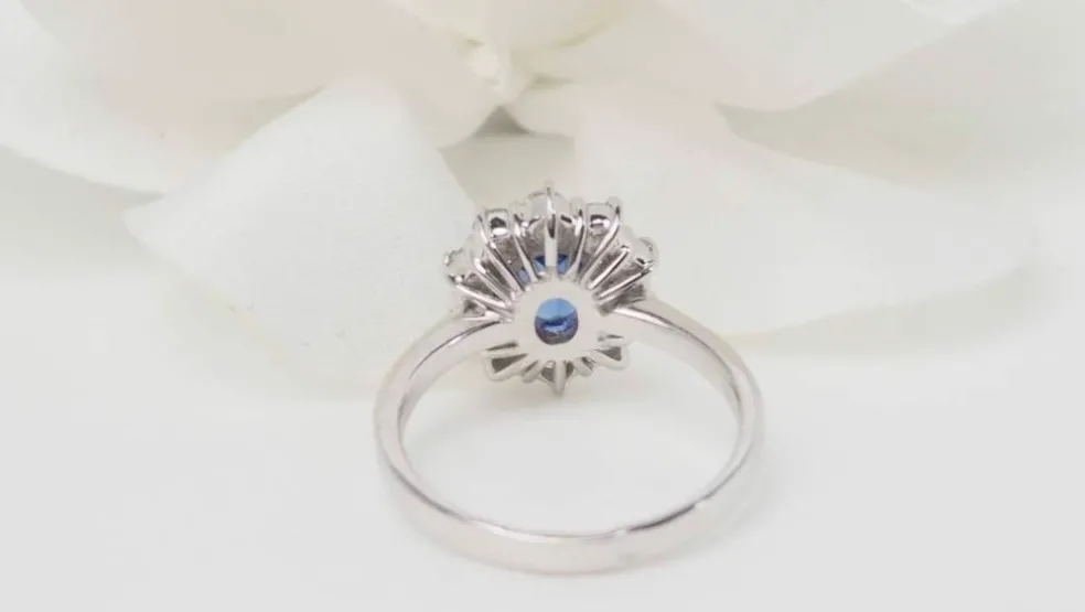 Bague marguerite en platine, tanzanite et diamants