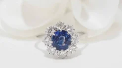 Bague marguerite en saphir de Ceylan et diamants