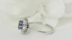 Bague marguerite en saphir de Ceylan et diamants