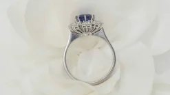Bague marguerite en saphir de Ceylan et diamants