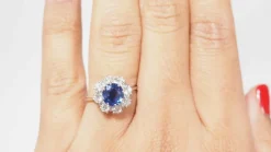 Bague marguerite en saphir de Ceylan et diamants