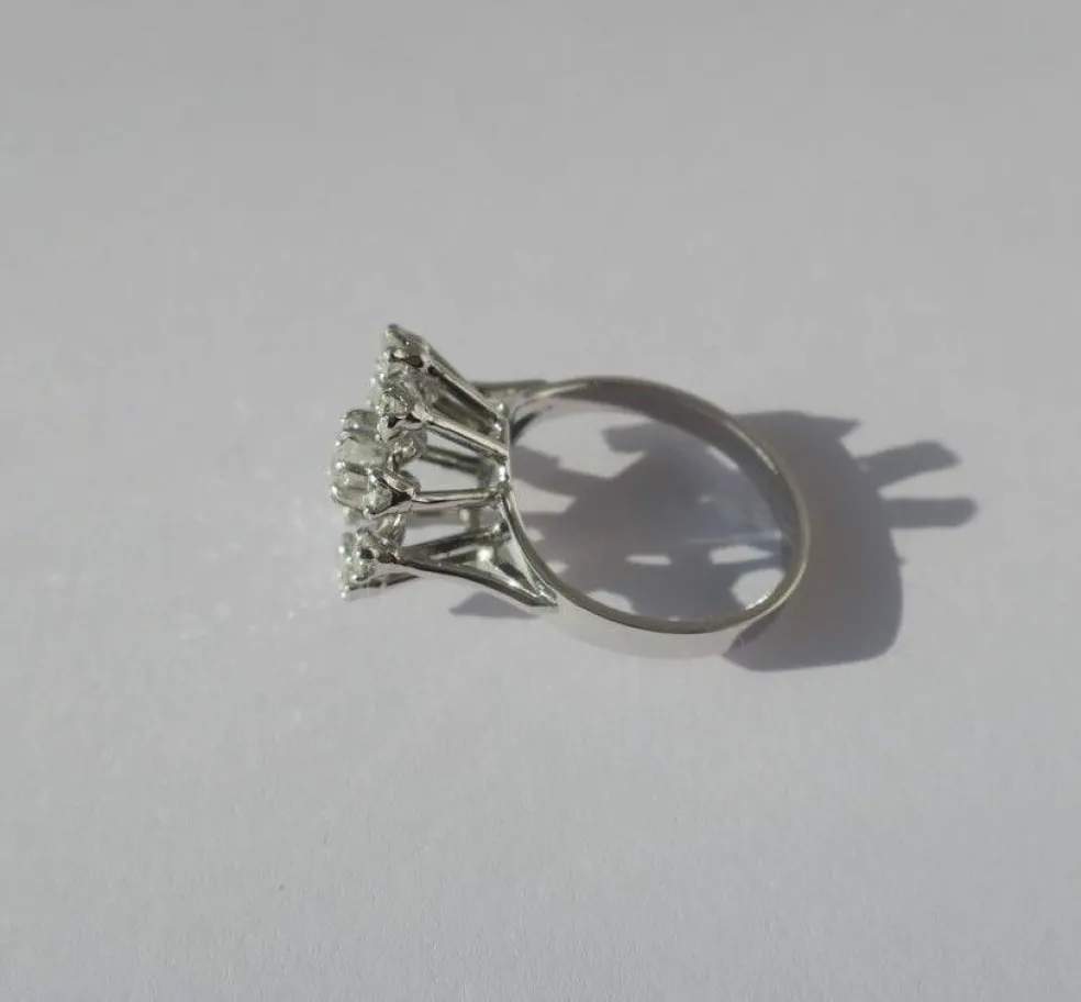 Bague marguerite fleur or blanc platine diamants
