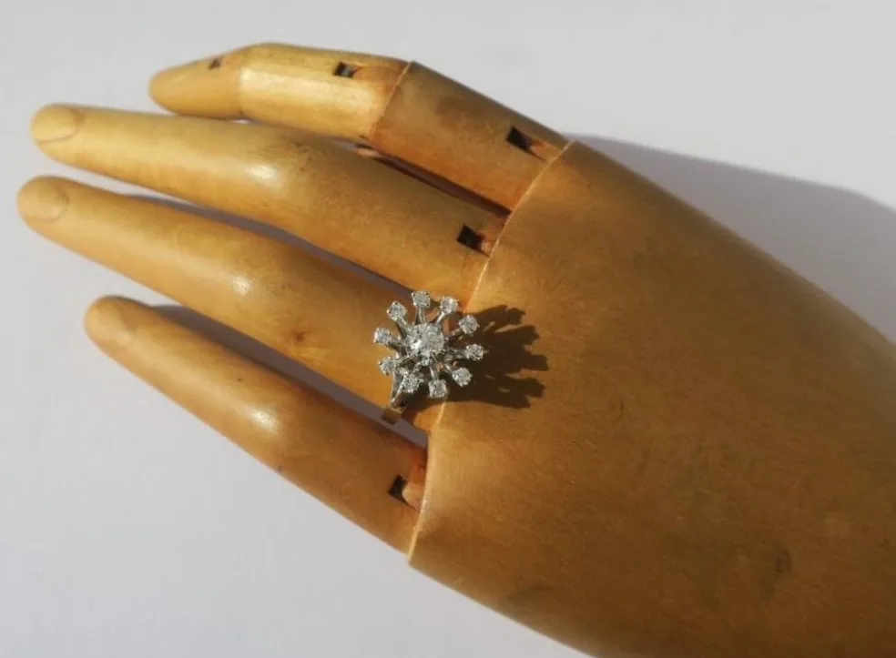 Bague marguerite fleur or blanc platine diamants