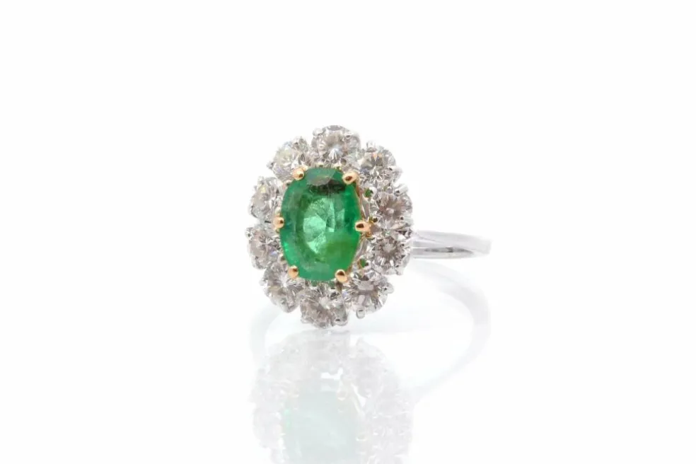 Bague marguerite émeraude diamants en or jaune