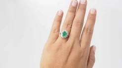 Bague Marguerite émeraude ovale et diamants