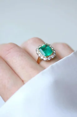 Bague Marguerite émeraude Colombie 3.20 Cts et diamants