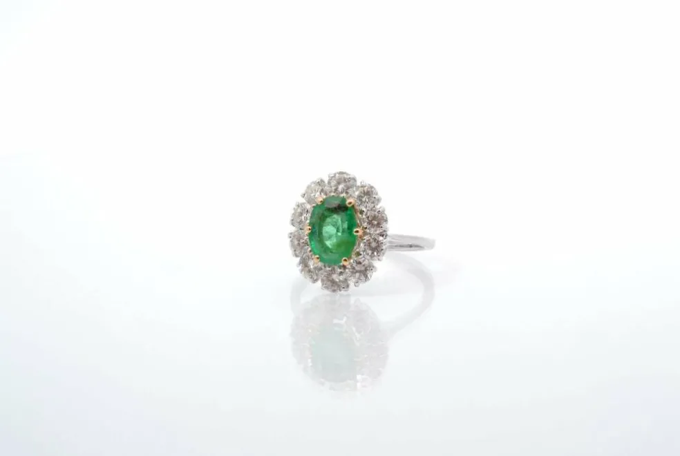 Bague marguerite émeraude diamants en or jaune