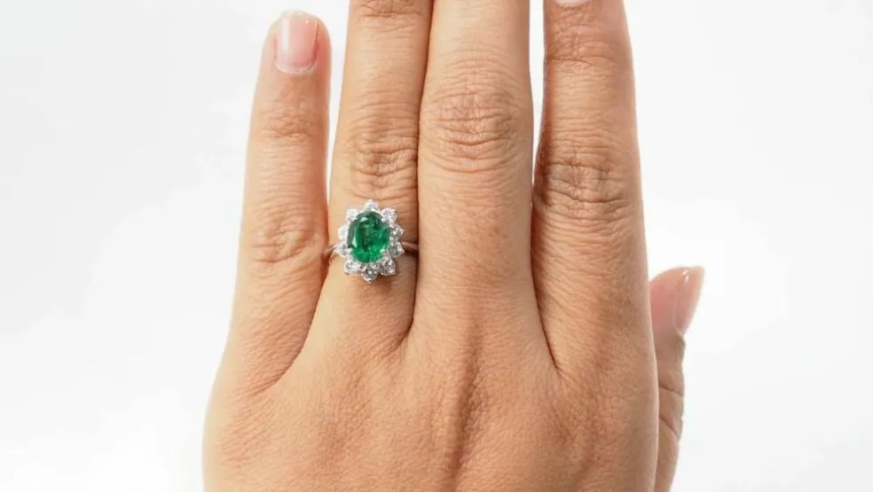 Bague Marguerite émeraude de Zambie diamants
