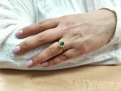 Bague marguerite émeraude et diamant