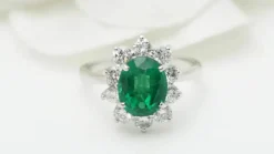 Bague Marguerite émeraude de Zambie diamants