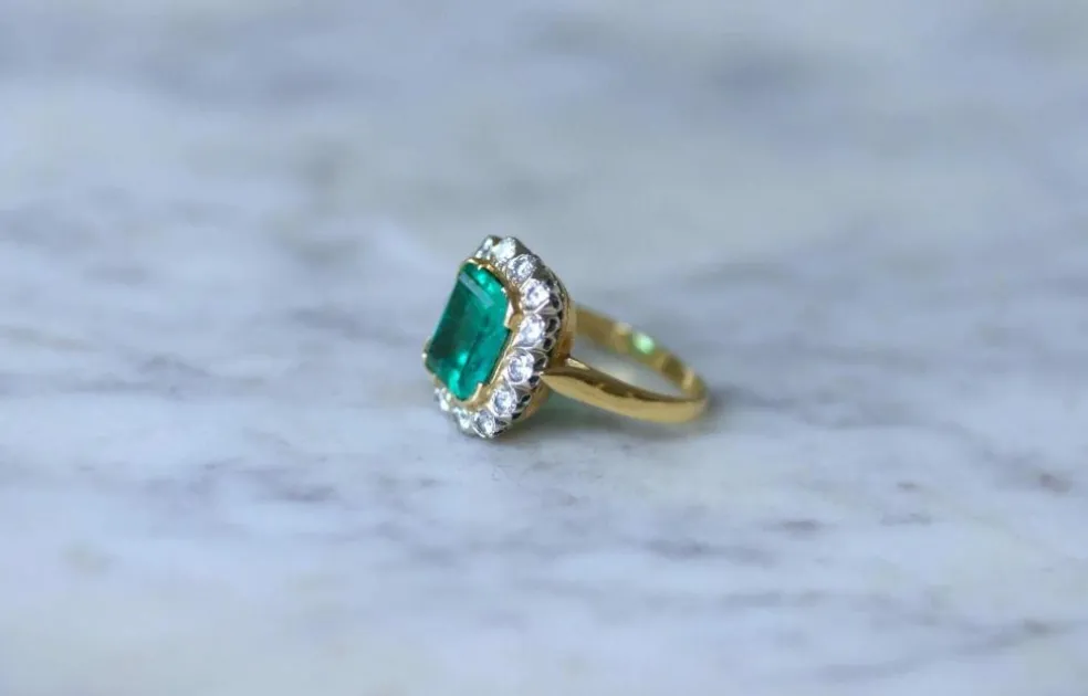 Bague Marguerite émeraude Colombie 3.20 Cts et diamants