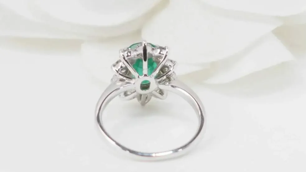 Bague Marguerite émeraude de Zambie diamants