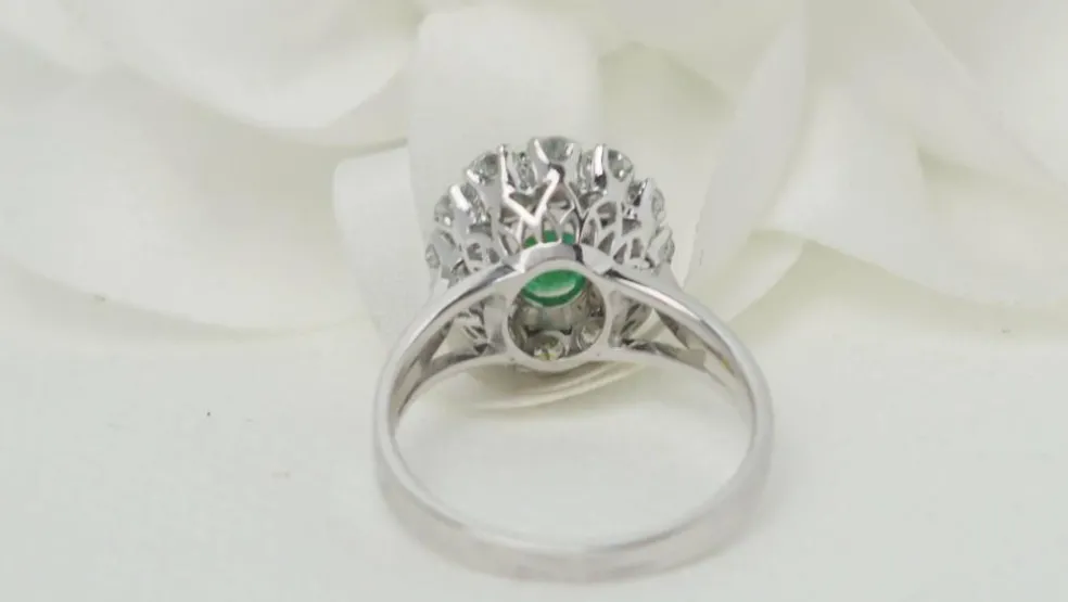 Bague Marguerite émeraude ovale et diamants