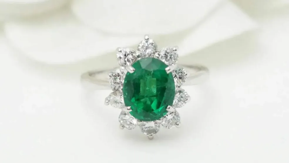 Bague Marguerite émeraude de Zambie diamants