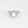 Bague Marguerite or blanc, perle et diamants