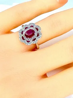Bague marguerite Or blanc Rubis et Diamants