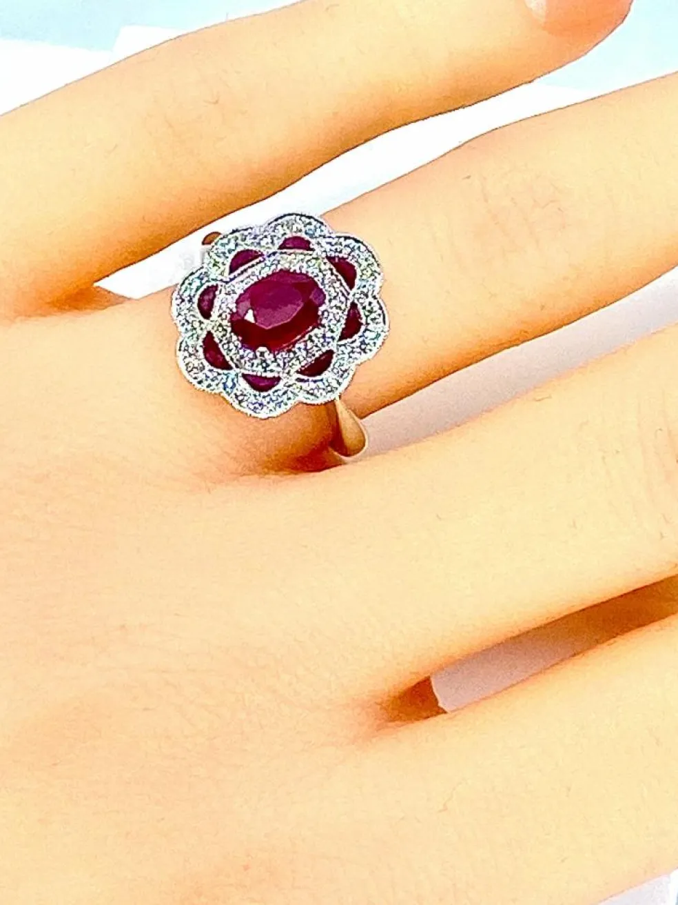 Bague marguerite Or blanc Rubis et Diamants