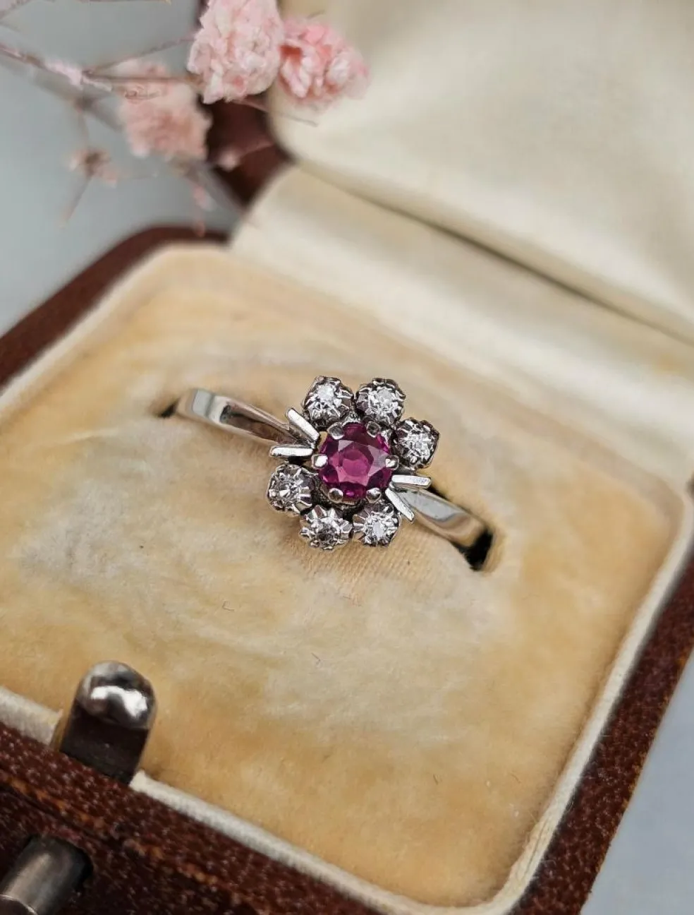 Bague marguerite or blanc rubis