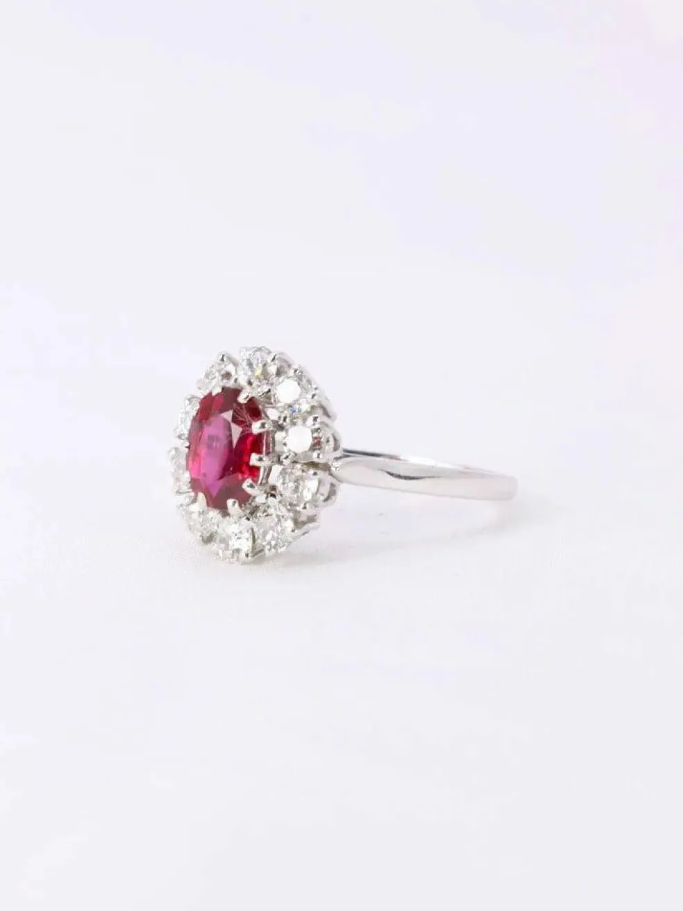 Bague marguerite or blanc rubis ovale diamants