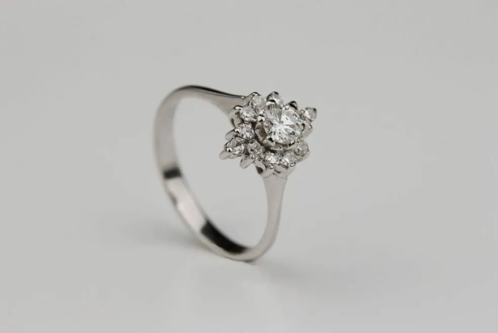 Bague Marguerite Or blanc Diamants