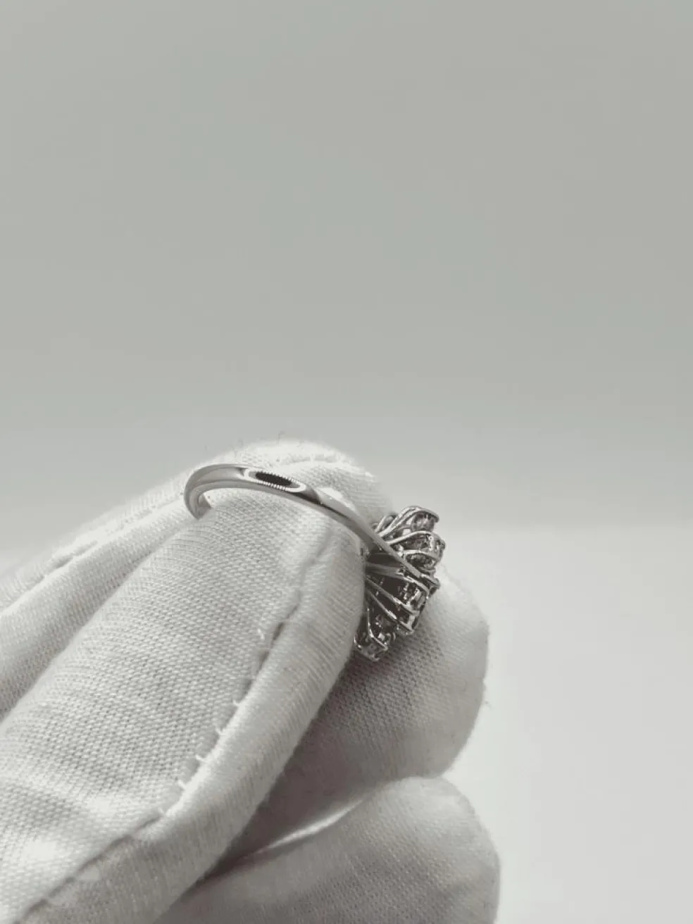Bague marguerite or blanc, saphir, diamants