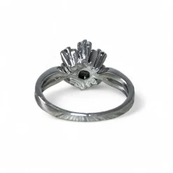 Bague marguerite or blanc, rubis, diamants