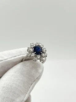 Bague marguerite or blanc, saphir, diamants