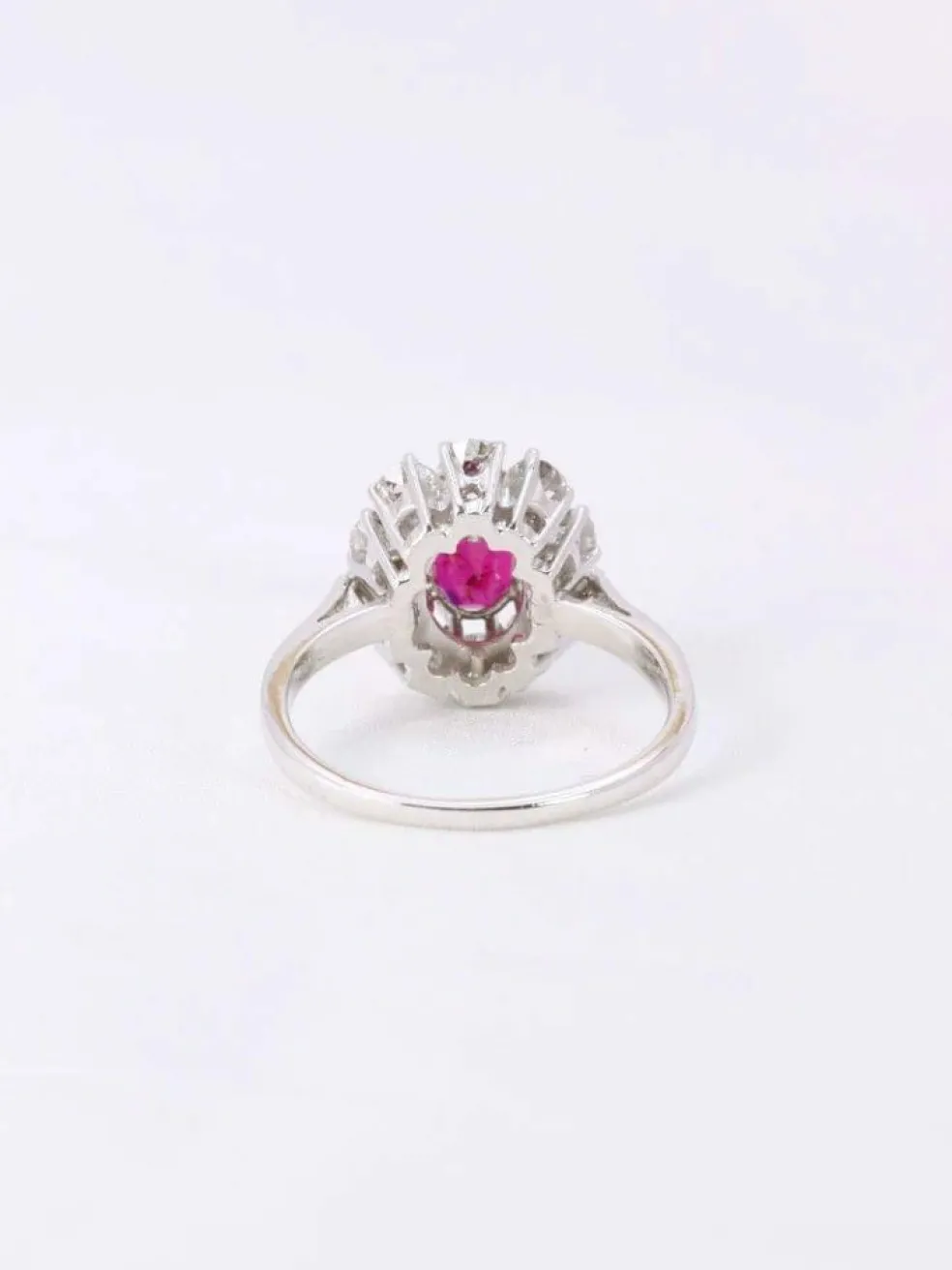 Bague marguerite or blanc rubis ovale diamants