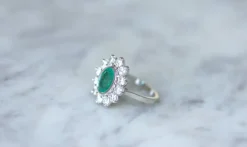 Bague marguerite Or blanc Emeraude Diamants
