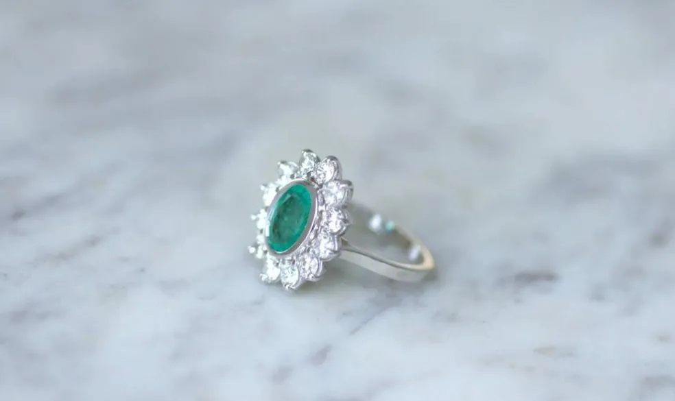 Bague marguerite Or blanc Emeraude Diamants